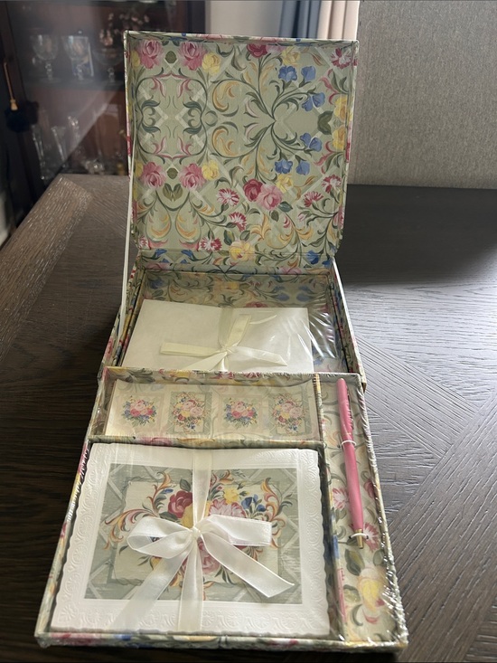 Swedish Gardens￼ Other - Stationery Gift Set Chest with Pink Pen NWT
